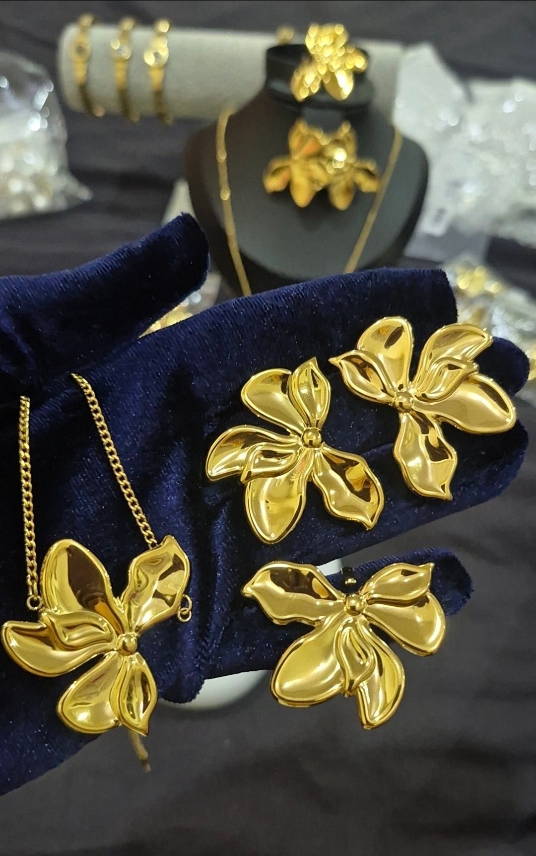 High Polish Gold Flower Set